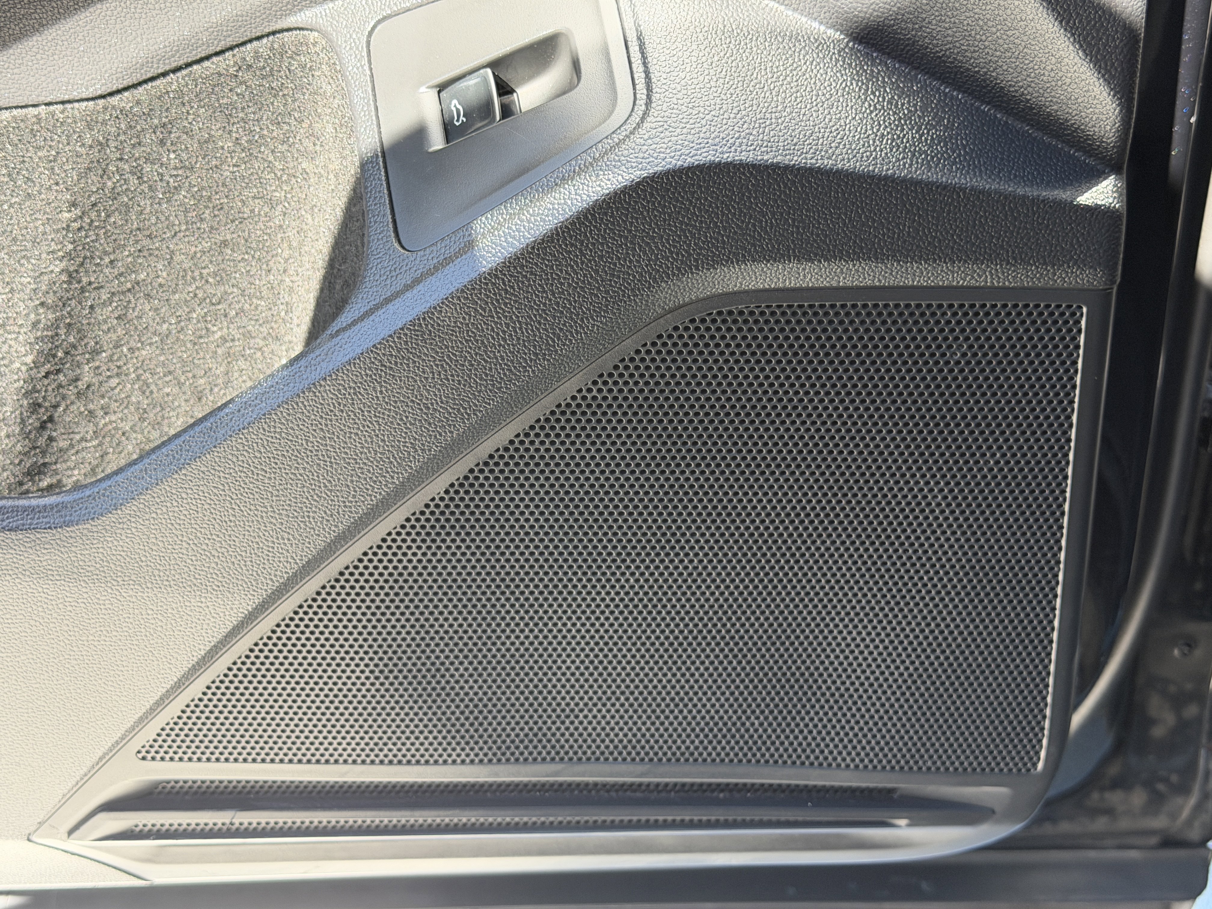 Used 2024 Volkswagen Tiguan SE image 19