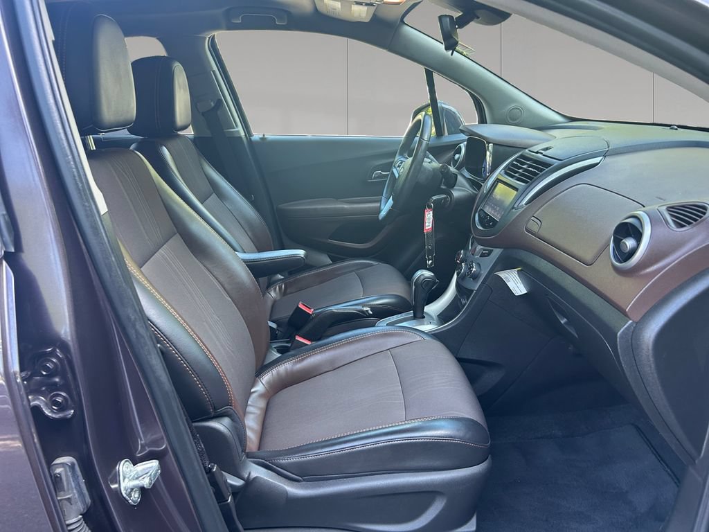 Used 2016 Chevrolet Trax LT w/ LT Convenience Package AWD/4WD image 17