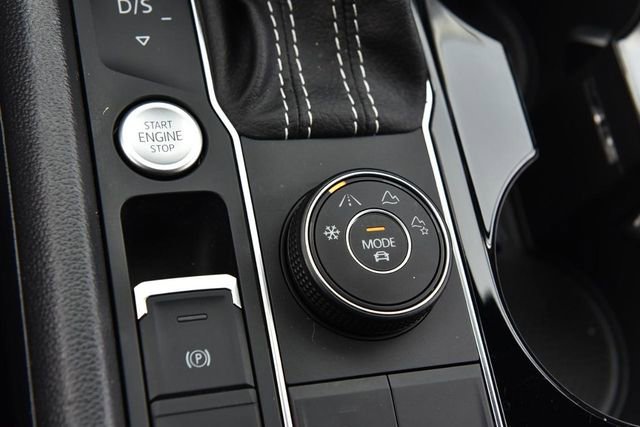 Certified 2023 Volkswagen Atlas Cross Sport SEL R-Line image 17