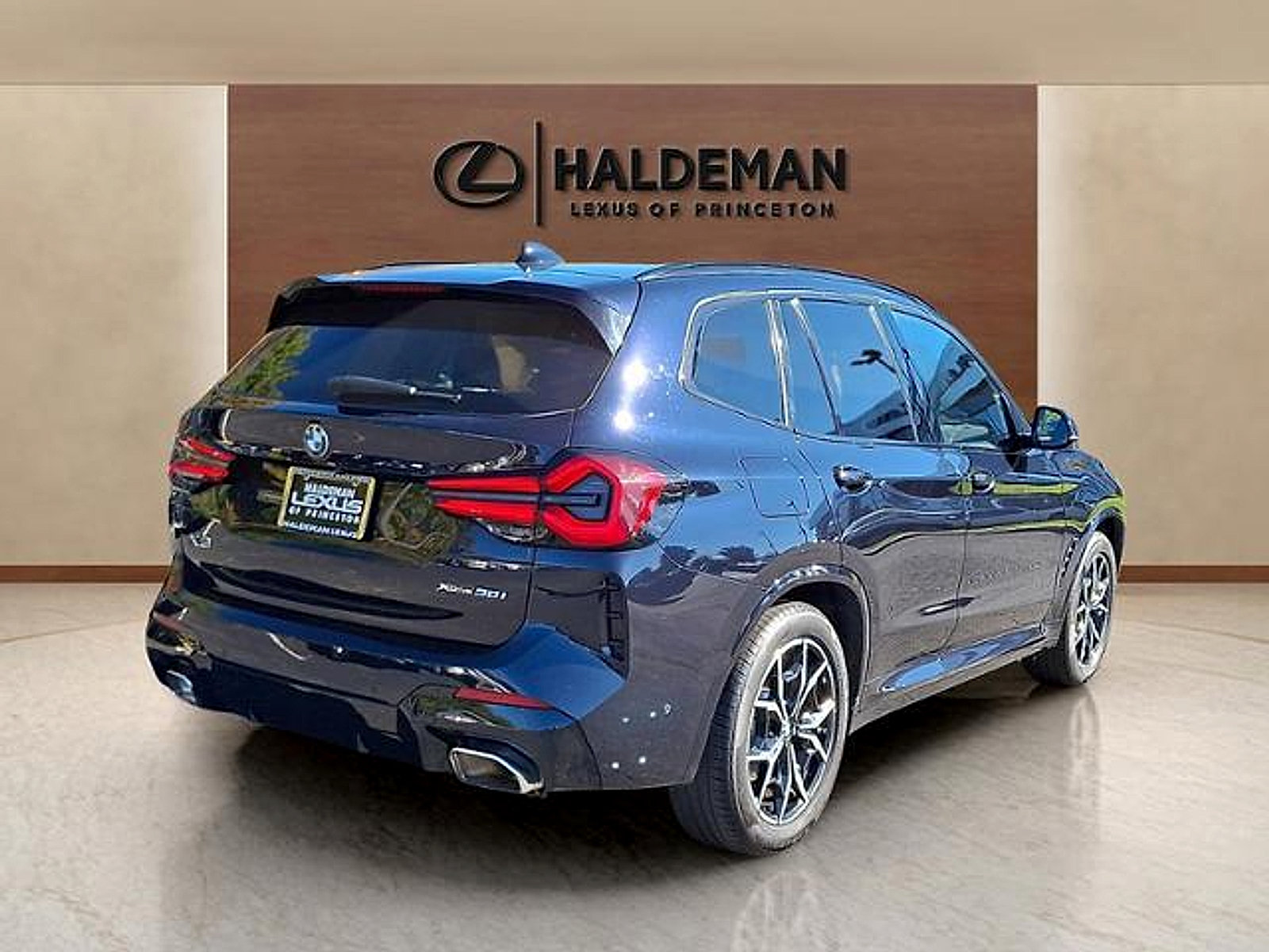 Used 2023 BMW X3 xDrive30i w/ M Sport Package AWD/4WD image 6