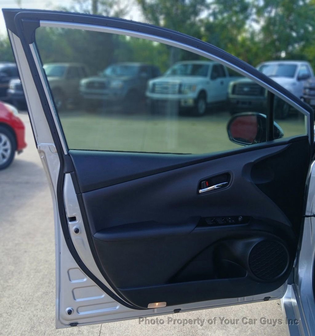 Used 2020 Toyota Prius LE image 16