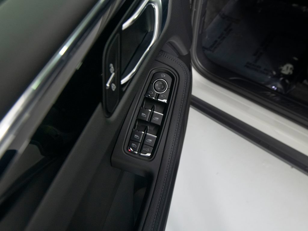 New 2026 Porsche Macan AWD/4WD image 22