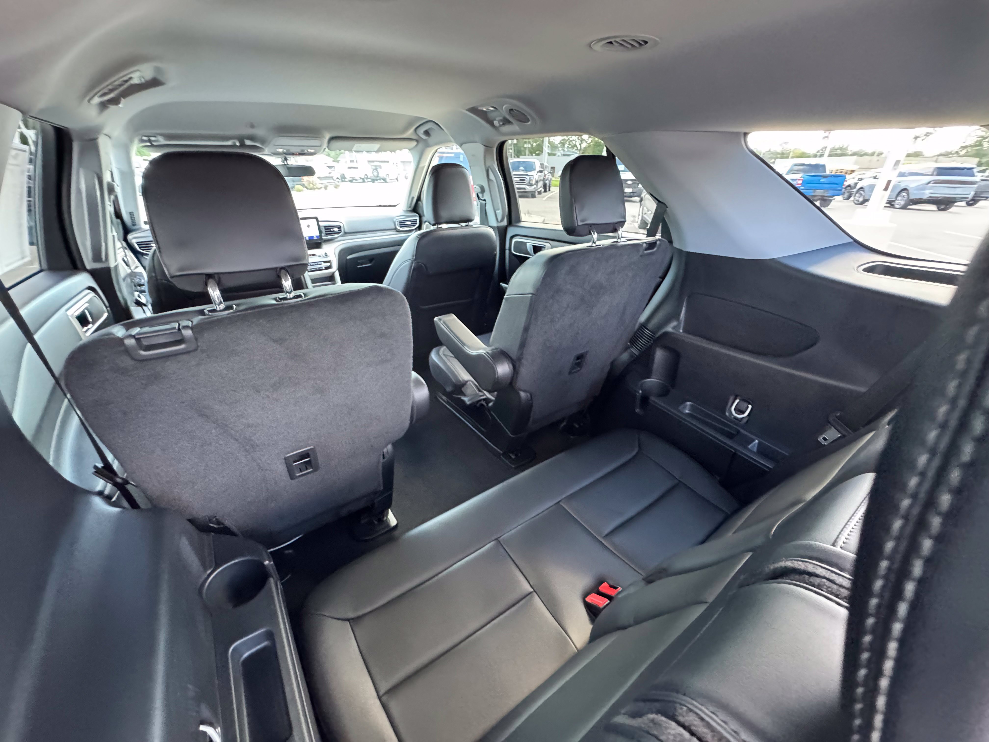 Used 2024 Ford Explorer XLT w/ Equipment Group 202A AWD/4WD image 22