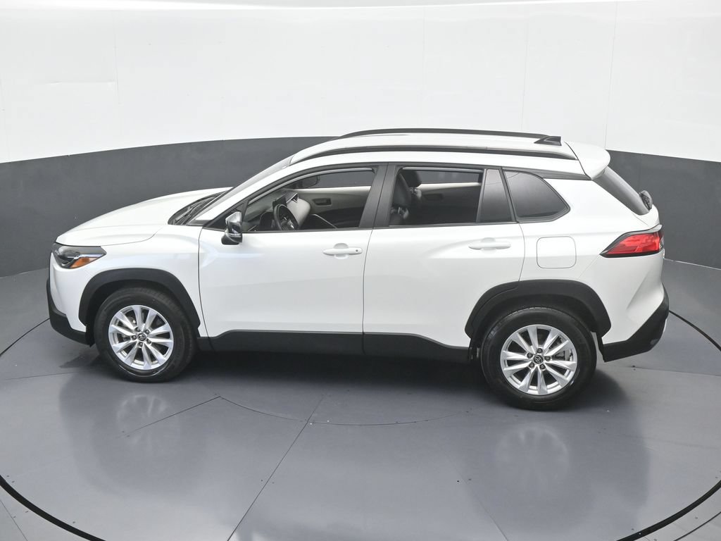 Used 2025 Toyota Corolla Cross LE FWD image 44