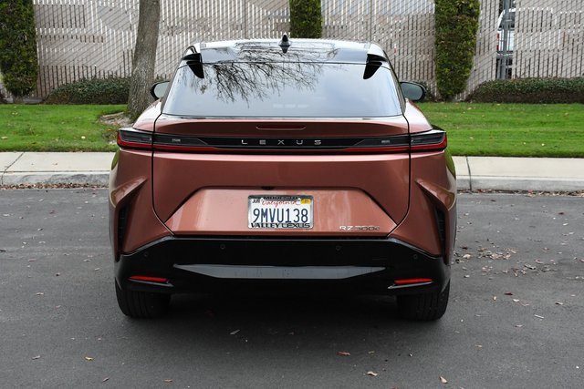 Used 2024 Lexus RZ 300e Premium image 5