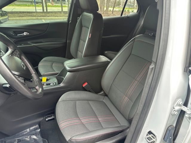 Used 2022 Chevrolet Equinox RS w/ Infotainment Package image 32