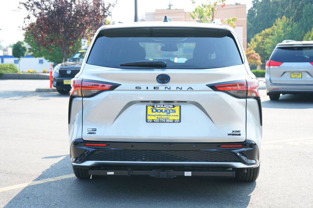 Used 2023 Toyota Sienna XSE AWD/4WD image 6