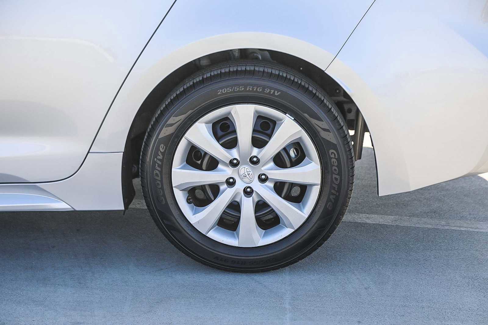 Used 2023 Toyota Corolla LE image 11