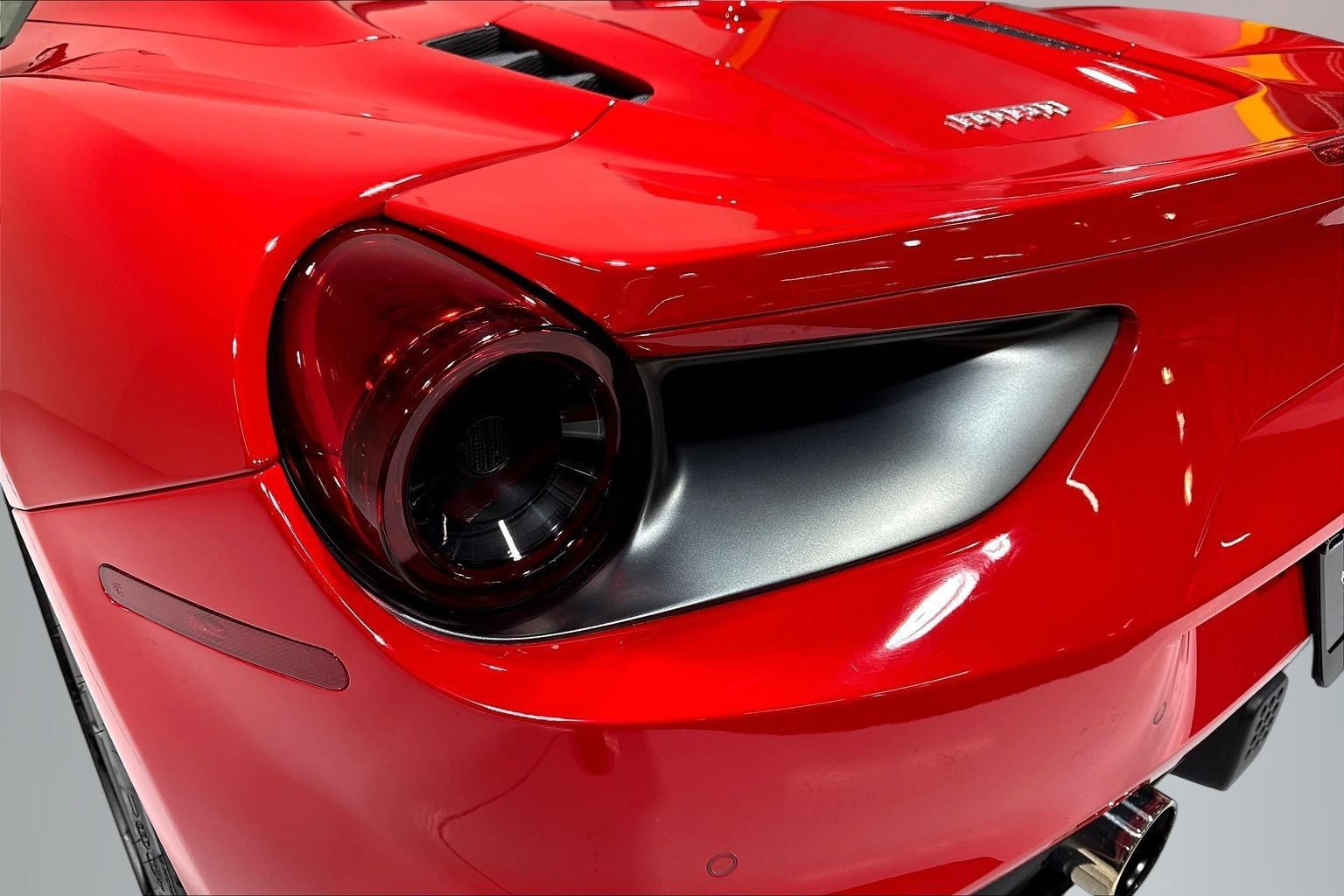 Used 2018 Ferrari 488 Spider RWD image 19
