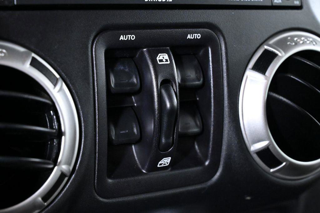 Used 2016 Jeep Wrangler Unlimited Sahara image 22