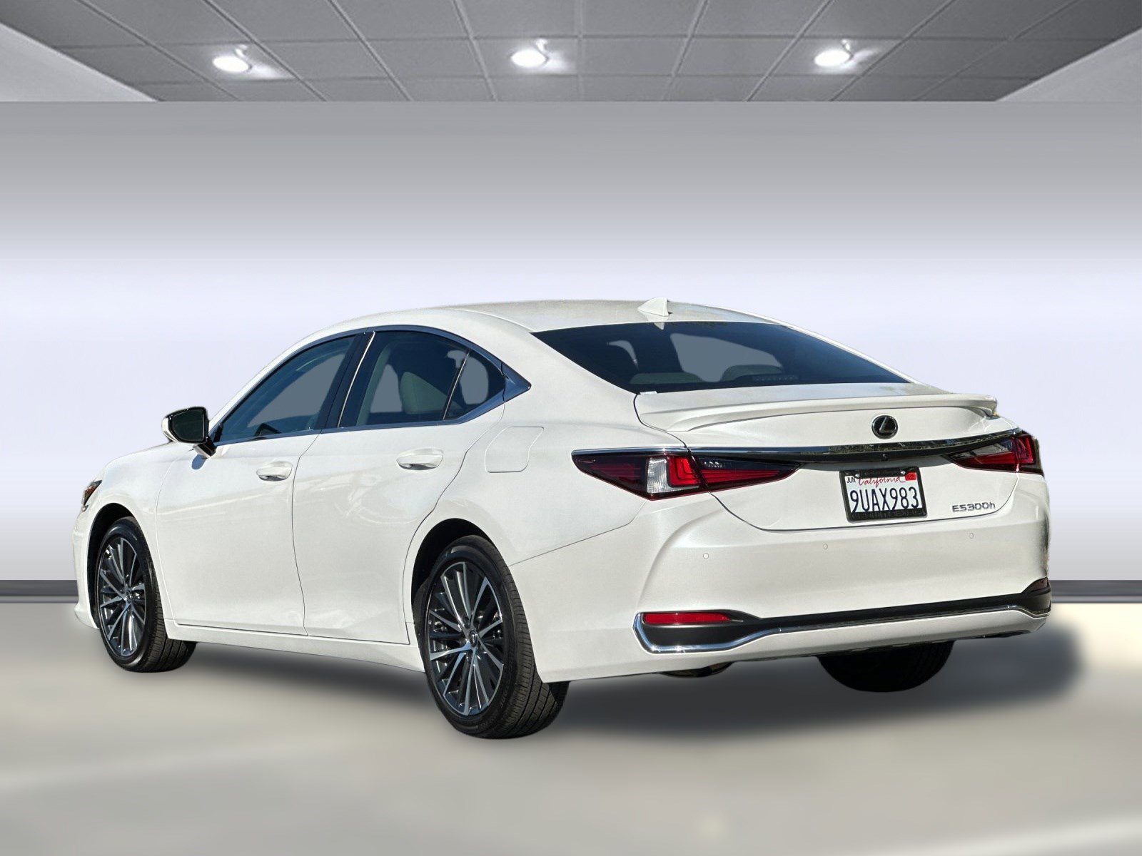 Certified 2025 Lexus ES 300h w/ Premium Package image 3