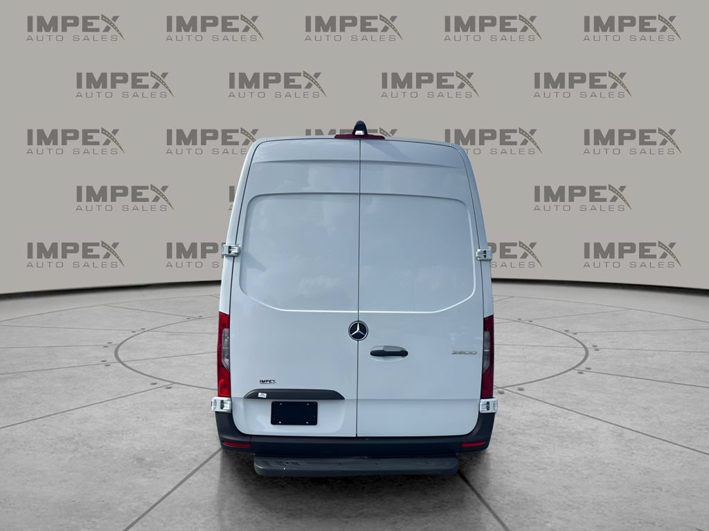 Used 2025 Mercedes-Benz Sprinter 2500 image 4