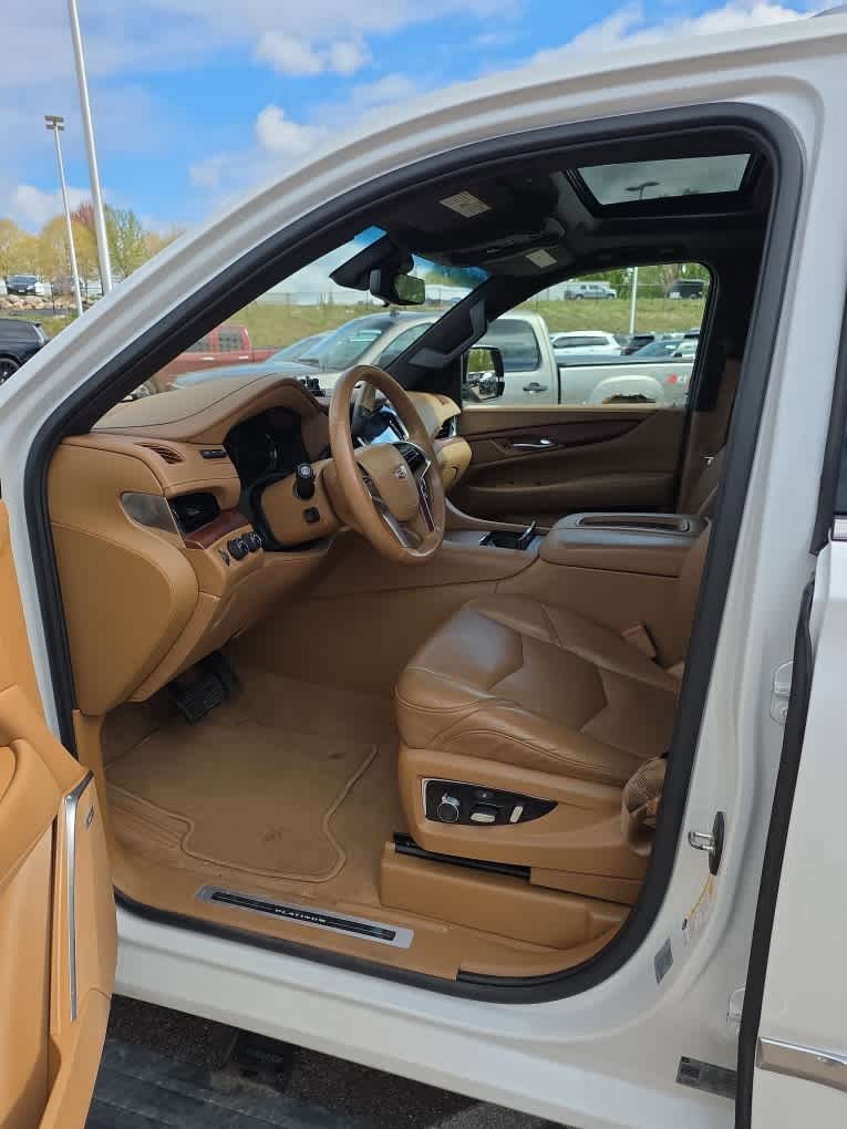 Used 2017 Cadillac Escalade Platinum AWD/4WD image 5