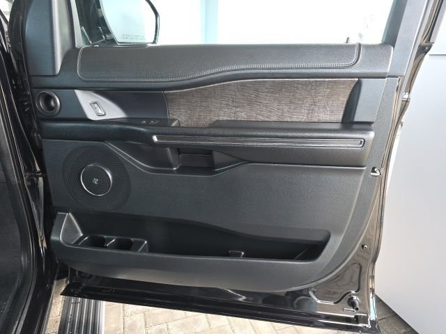 Used 2021 Ford Expedition Limited image 8