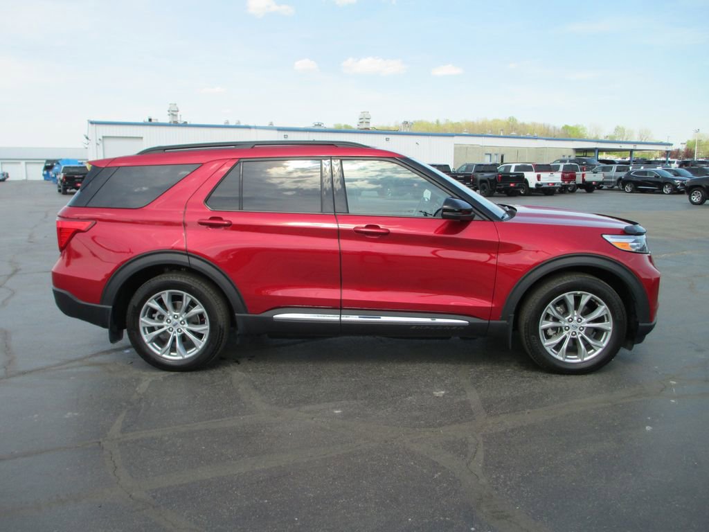 Used 2023 Ford Explorer XLT w/ Equipment Group 202A image 4