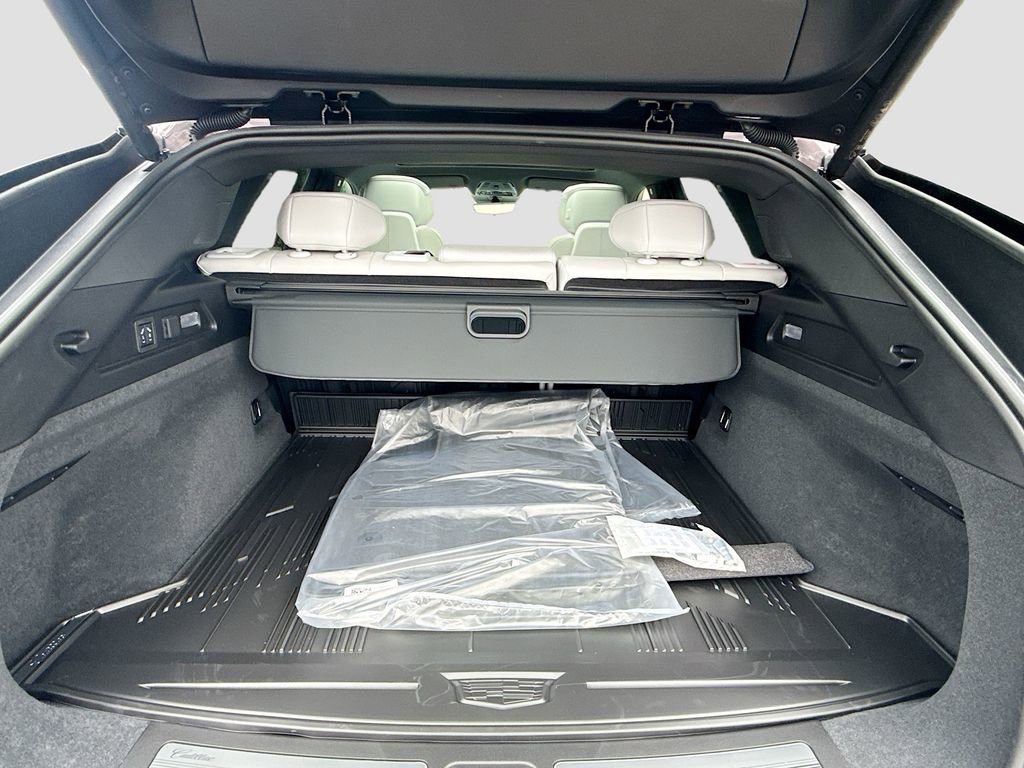 New 2025 Cadillac Lyriq Luxury w/ LPO, Floor Liner Package image 27