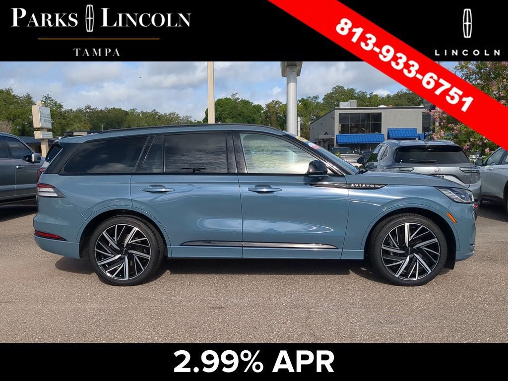 Certified 2025 Lincoln Aviator Black Label w/ Jet Appearance Package AWD/4WD image 3