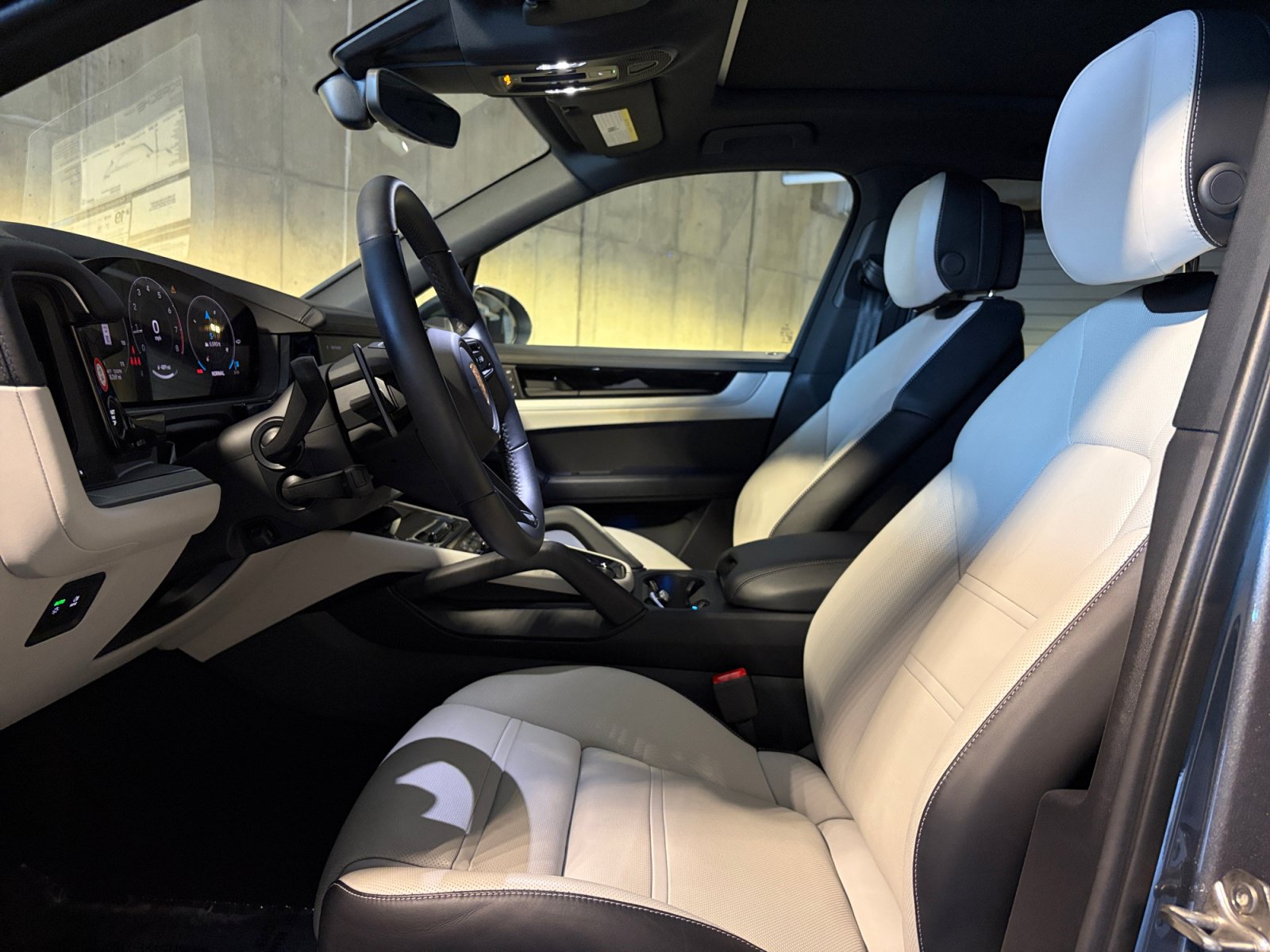 Certified 2026 Porsche Cayenne AWD/4WD image 4