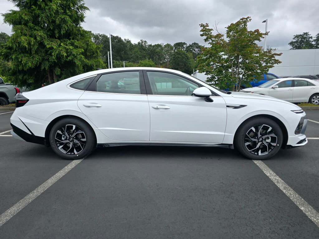 New 2025 Hyundai Sonata SEL image 3