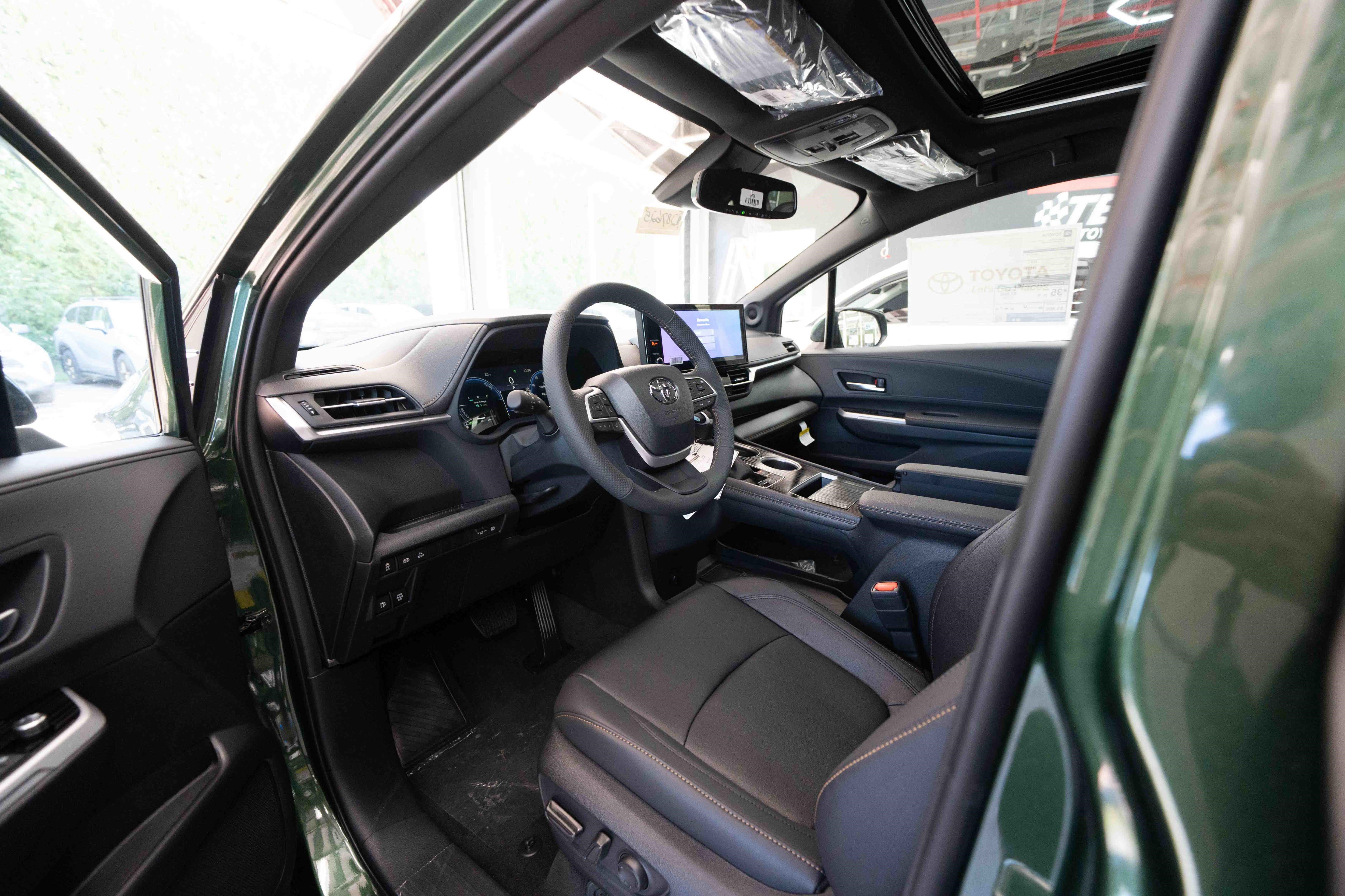 New 2026 Toyota Sienna XLE Woodland Edition AWD/4WD image 8