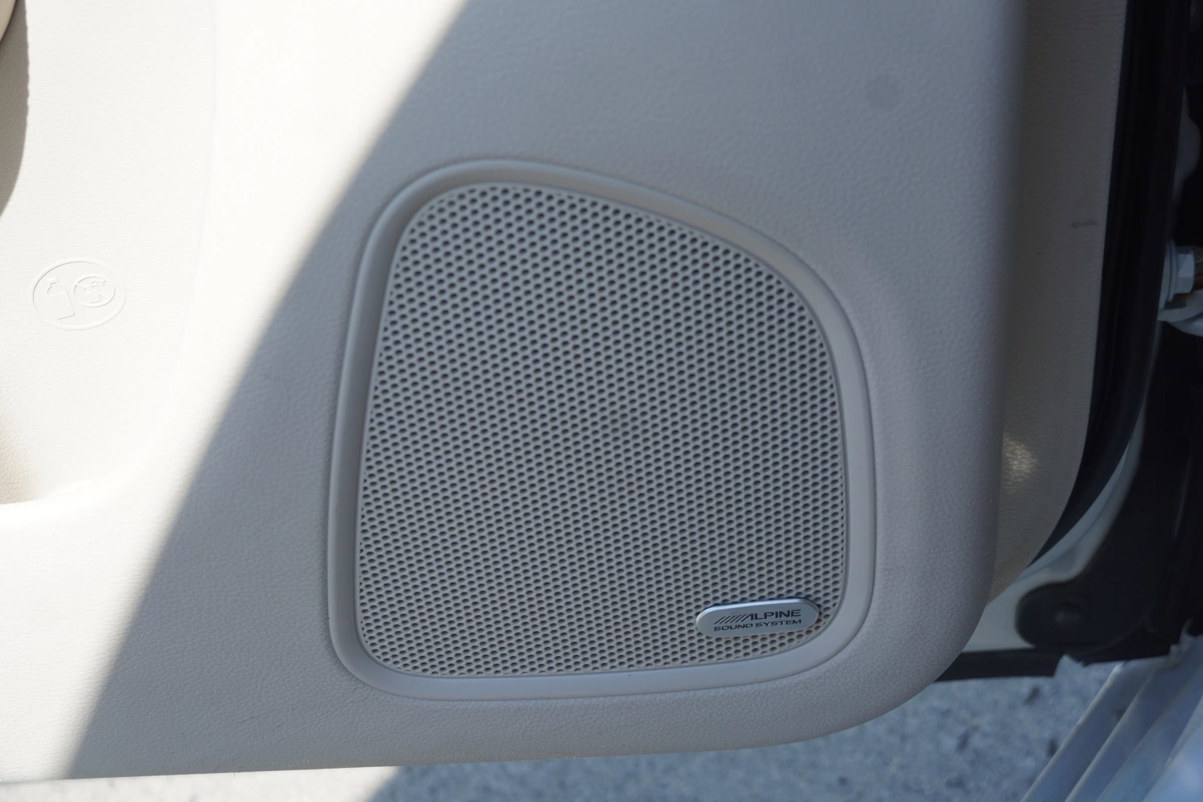 Used 2015 Chrysler 200 C w/ Navigation & Sound Group I image 33