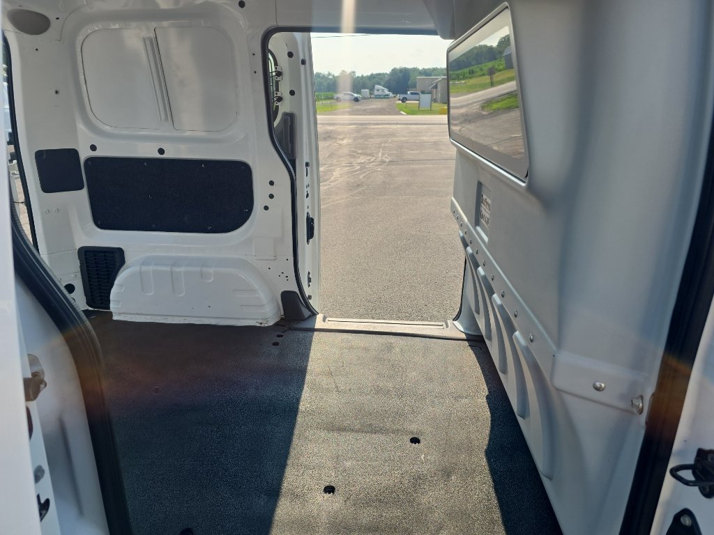 Used 2017 Chevrolet City Express LT w/ Technology Package FWD image 11