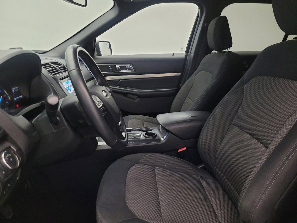 Used 2018 Ford Explorer XLT w/ Equipment Group 201A FWD image 17