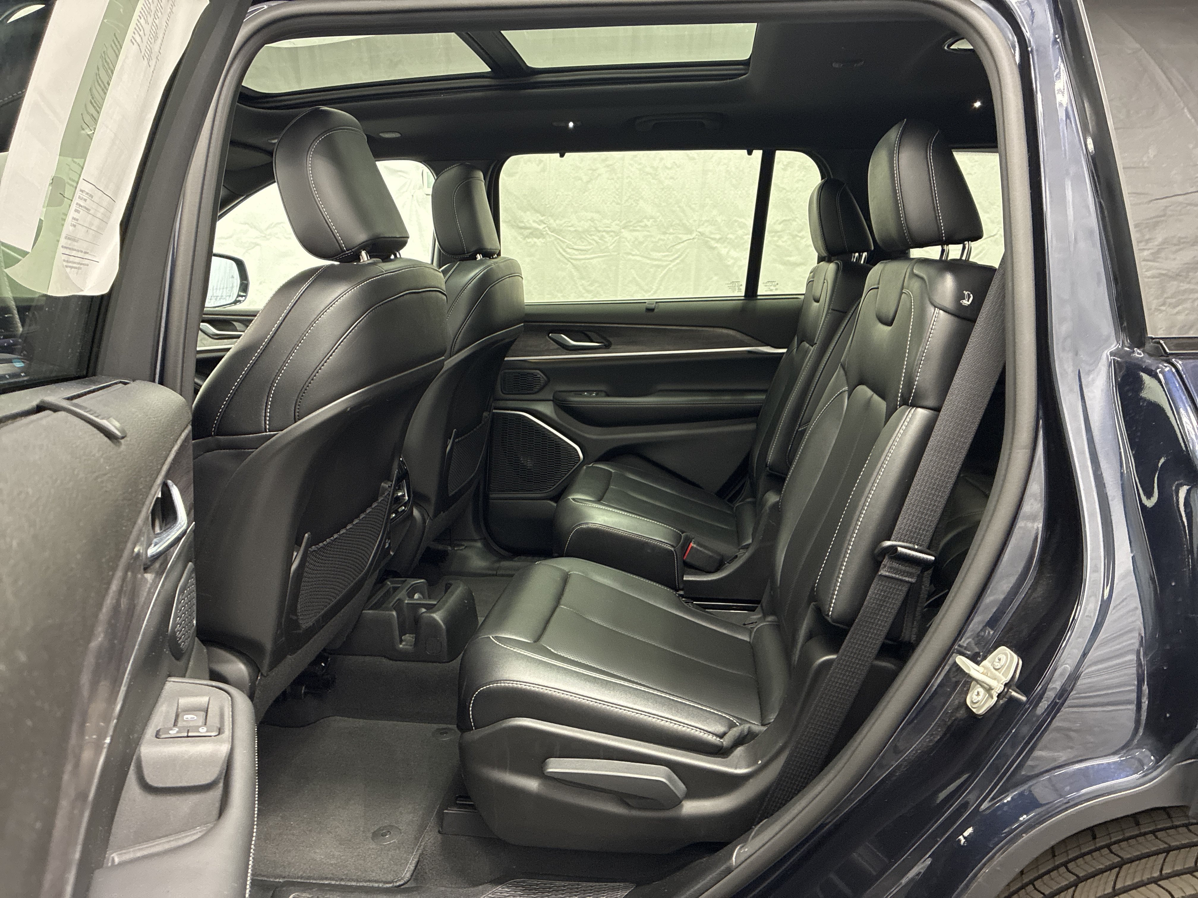 Certified 2024 Jeep Grand Cherokee L Limited w/ Luxury Tech Group II AWD/4WD image 13