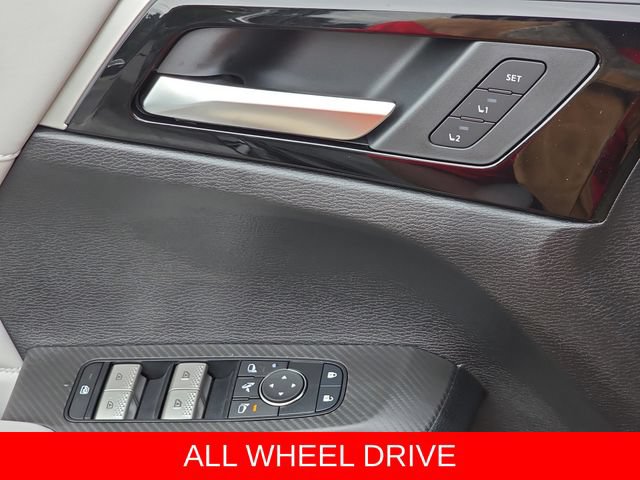 Used 2025 Mitsubishi Outlander AWD image 32