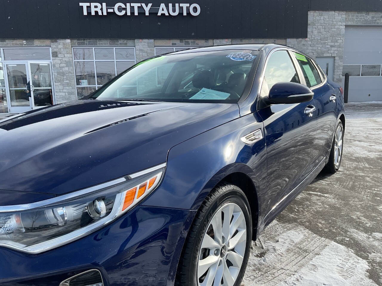 Used 2018 Kia Optima S image 2