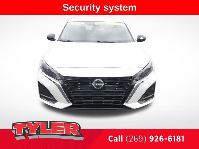 Used 2025 Nissan Altima 2.5 SV FWD image 2