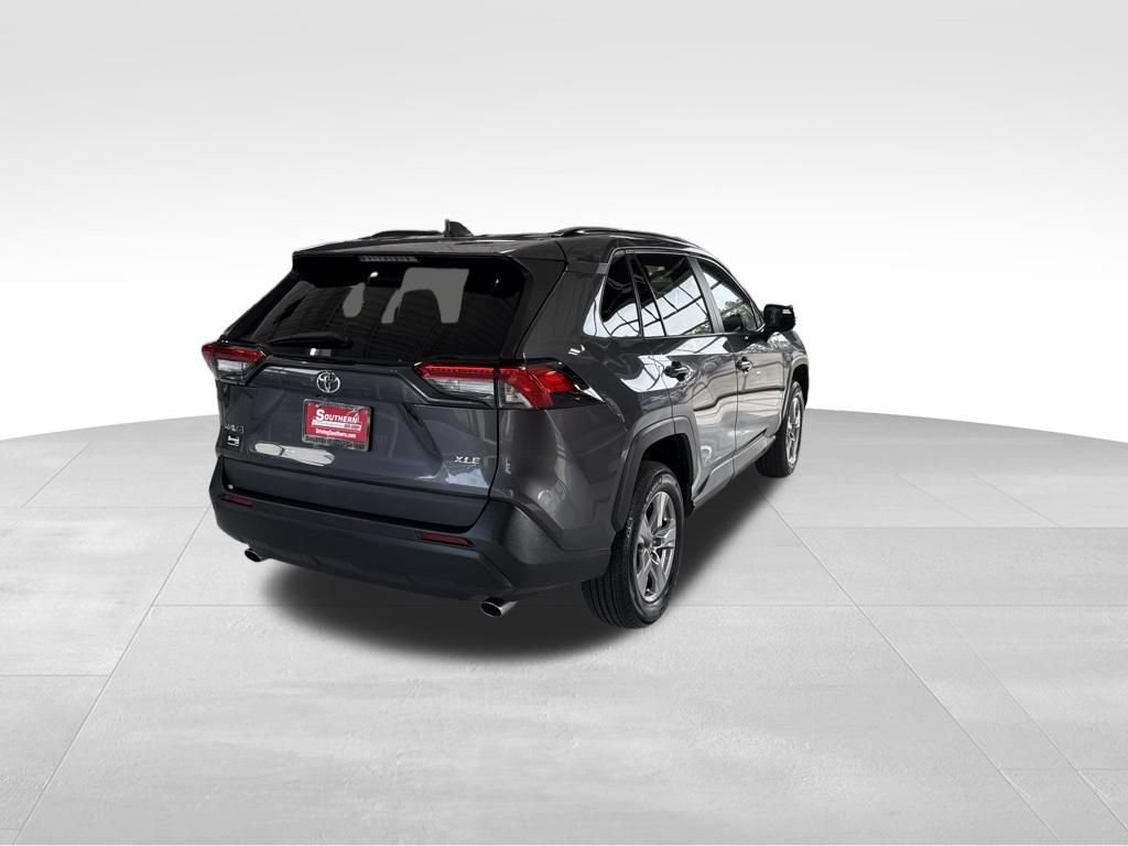 Used 2024 Toyota RAV4 XLE FWD image 5