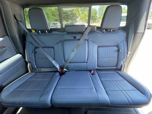 Used 2024 Chevrolet Silverado 1500 High Country w/ Technology Package AWD/4WD image 16