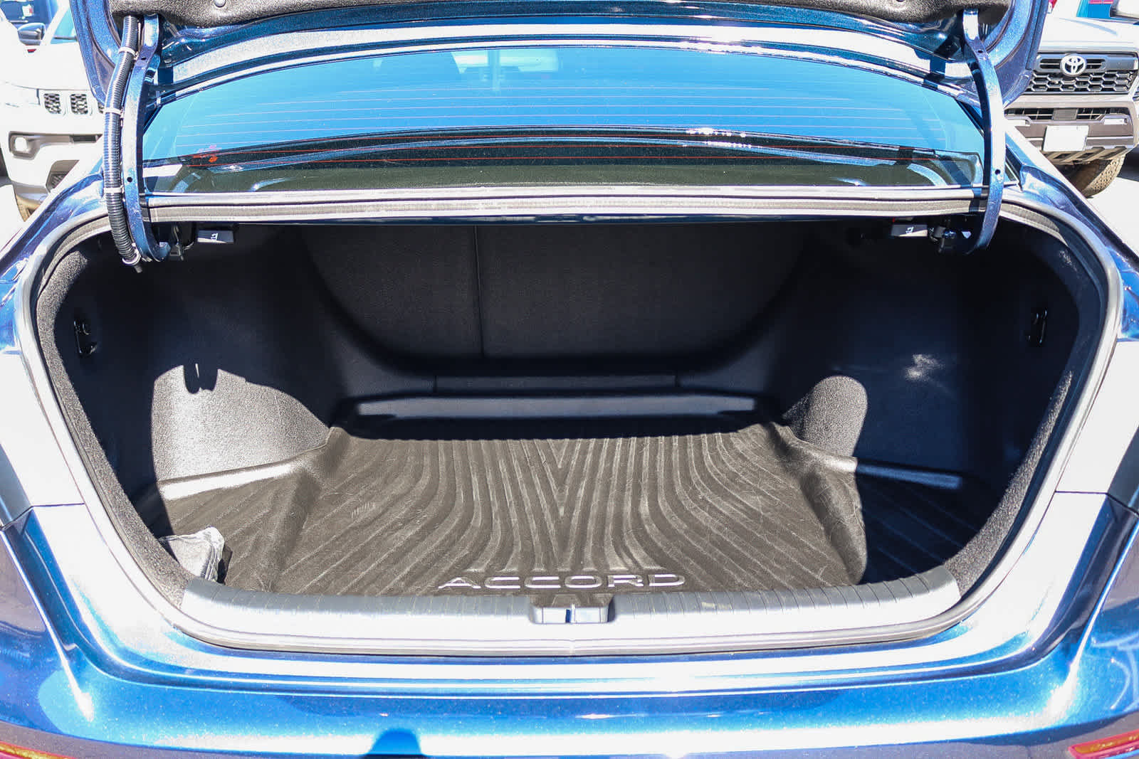 Used 2025 Honda Accord SE image 26
