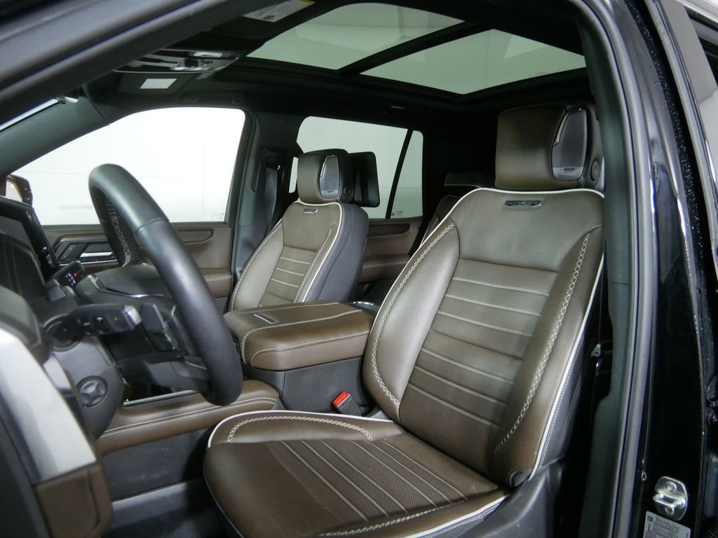 Used 2025 GMC Yukon Denali Ultimate AWD/4WD image 11