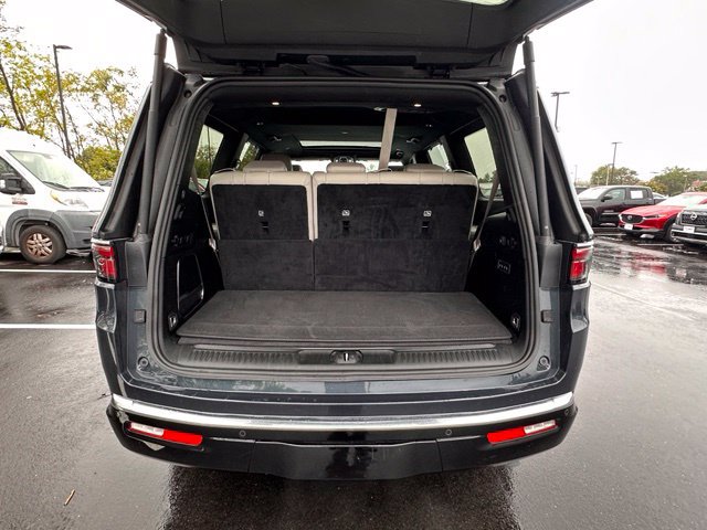 Used 2025 Jeep Wagoneer Series III w/ Premium Group I AWD/4WD image 16