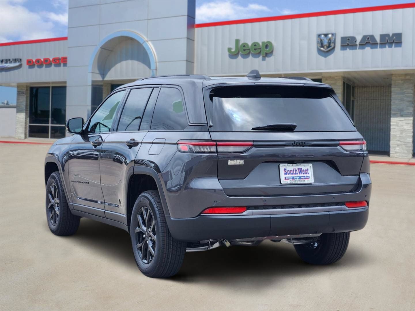 New 2026 Jeep Grand Cherokee Altitude RWD image 4