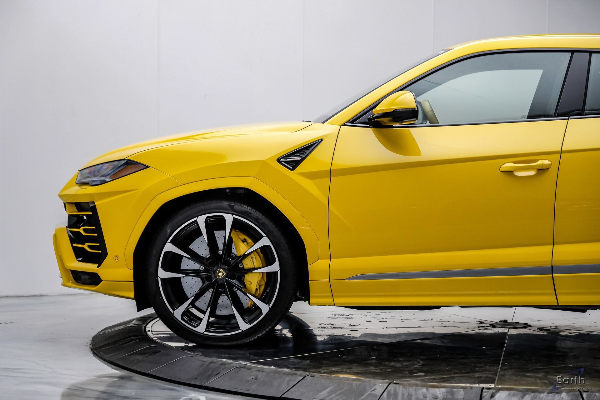 Used 2021 Lamborghini Urus AWD/4WD image 8