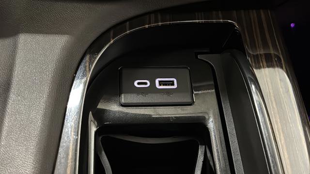 Used 2022 Cadillac Escalade ESV Premium Luxury AWD/4WD image 32