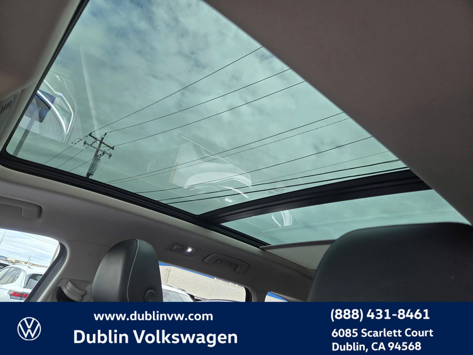 Certified 2023 Volkswagen Taos SE w/ Panoramic Sunroof Package FWD image 17
