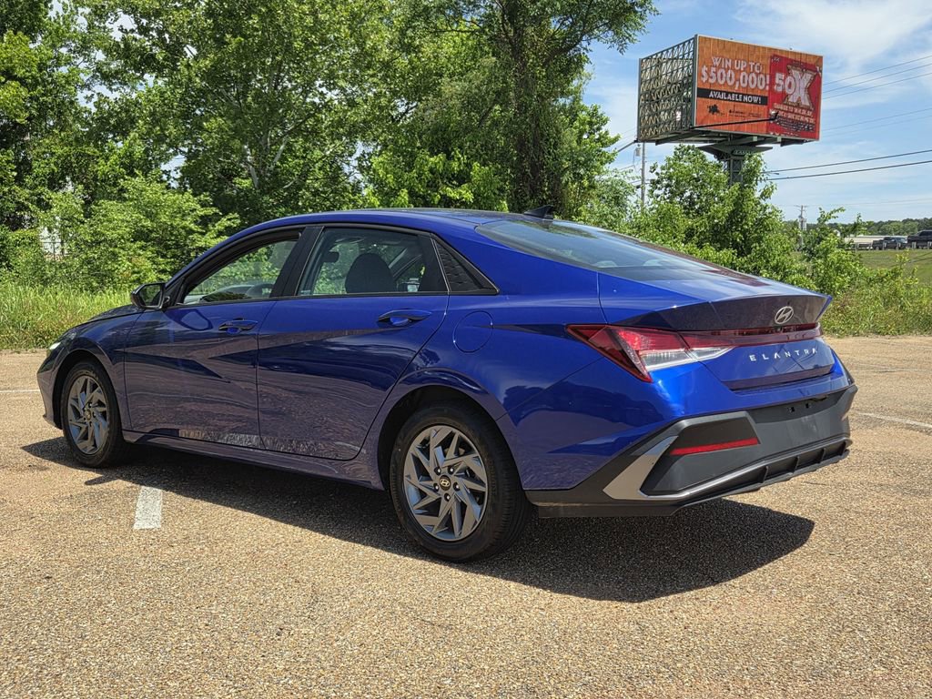 Used 2024 Hyundai Elantra SEL FWD image 6