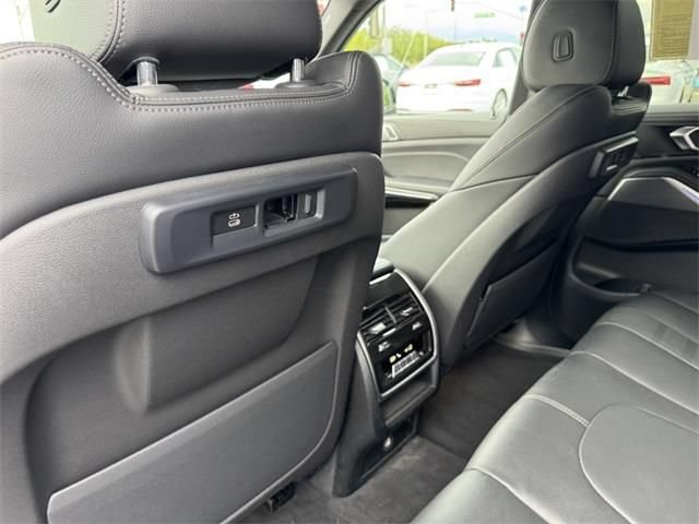 Used 2022 BMW X5 xDrive40i w/ Premium Package AWD/4WD image 13