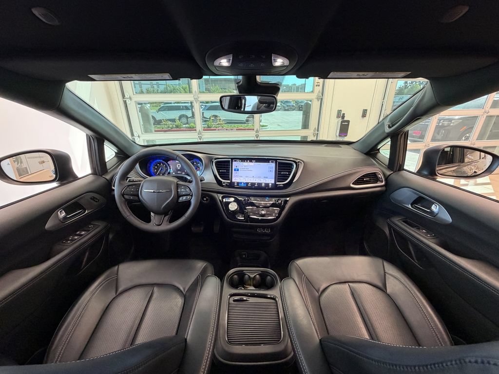 Used 2023 Chrysler Pacifica Touring-L w/ S Appearance Package AWD/4WD image 13