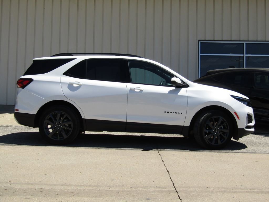 Used 2024 Chevrolet Equinox RS w/ RS Leather Package AWD/4WD image 2