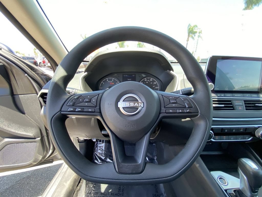 Used 2025 Nissan Altima 2.5 S FWD image 25