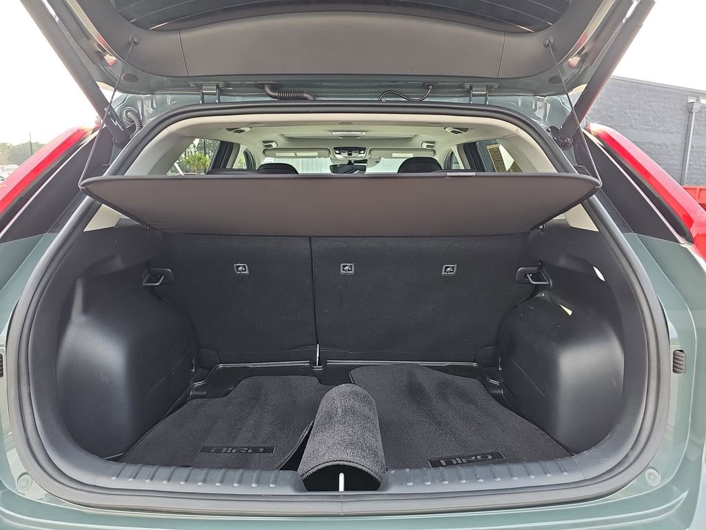 Used 2023 Kia Niro SX Touring image 15