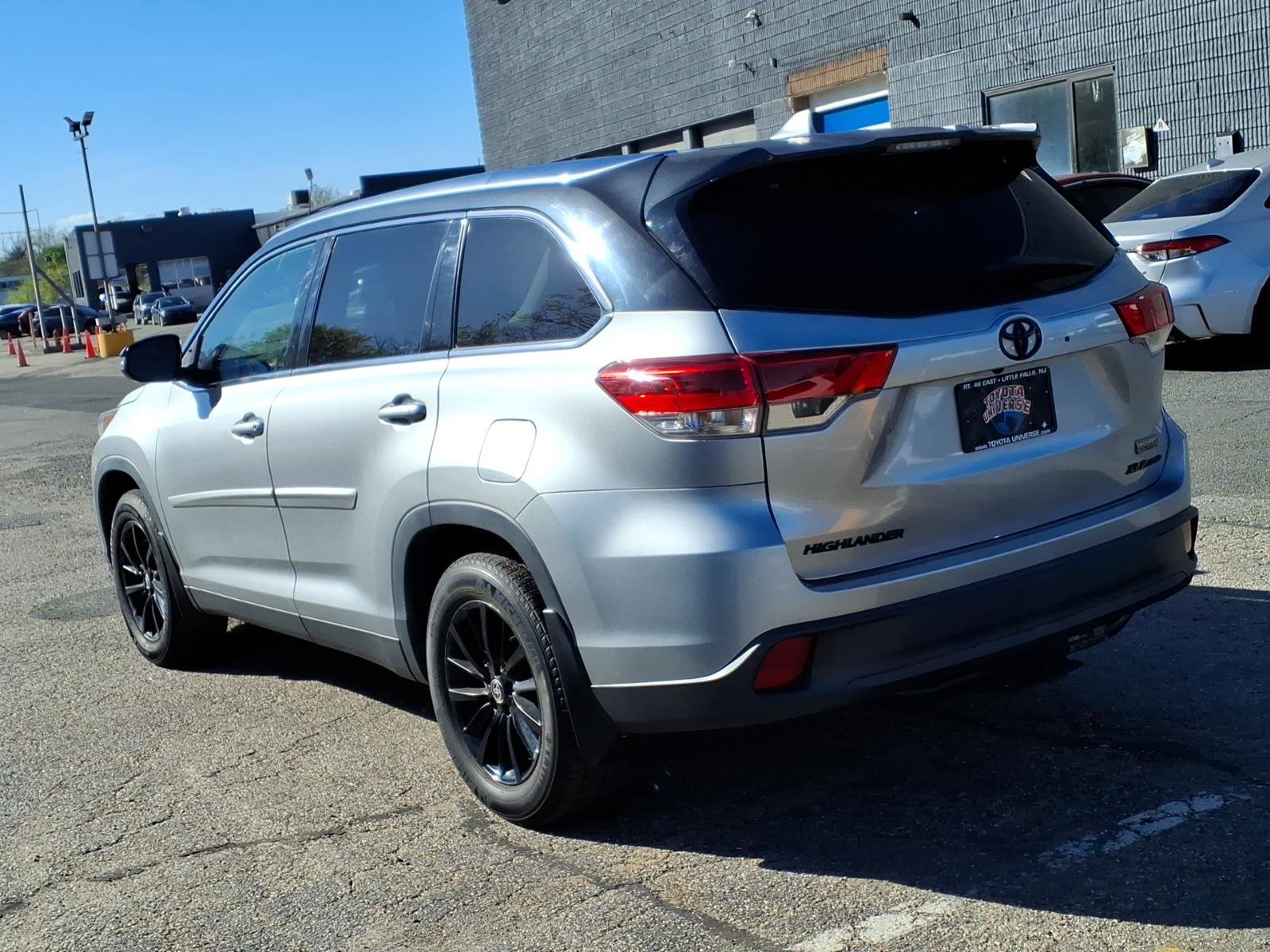 Certified 2019 Toyota Highlander XLE AWD/4WD image 4