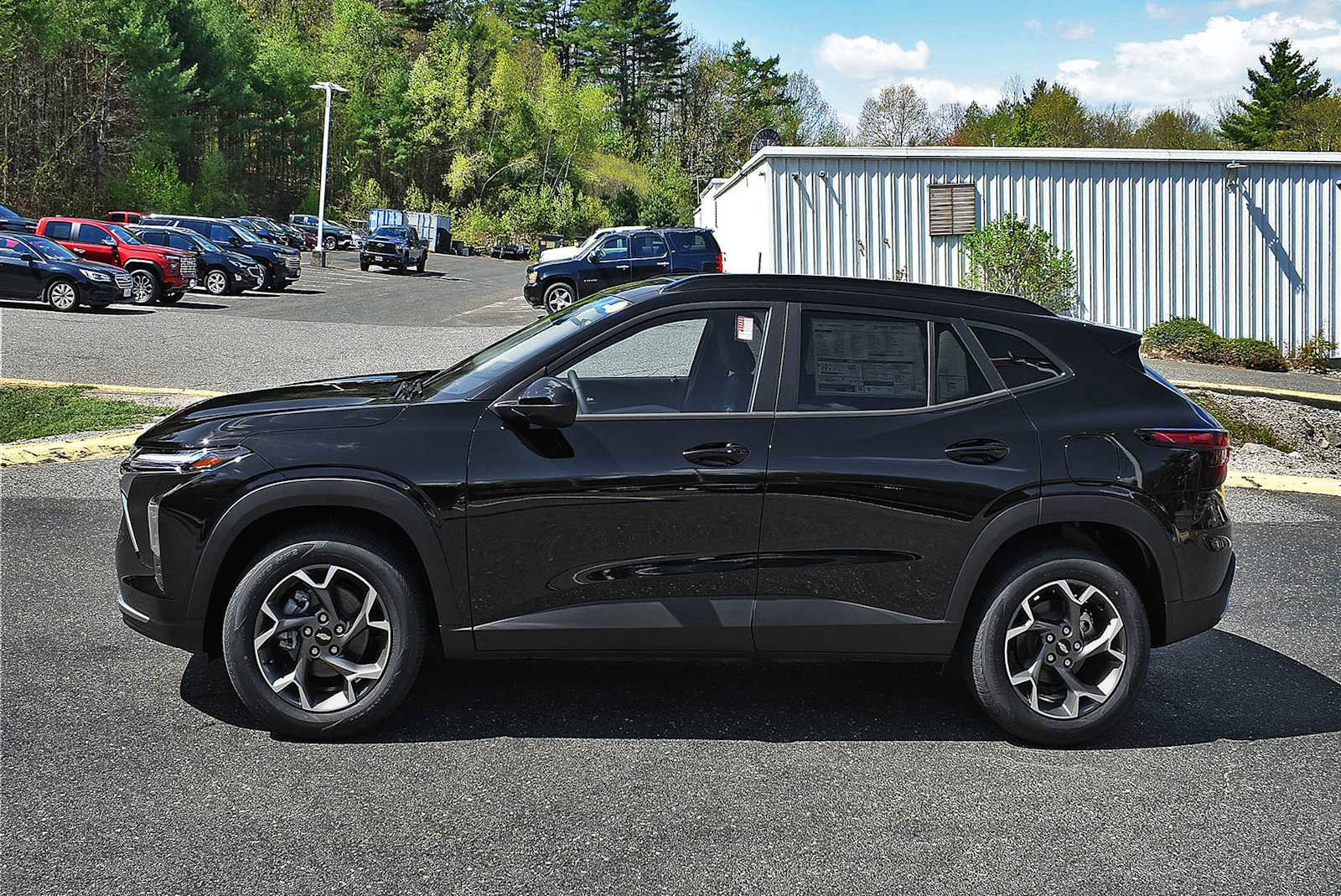 New 2026 Chevrolet Trax LT w/ Sunroof Package FWD image 4