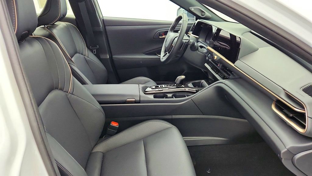 Used 2025 Toyota Crown Signia w/ Advanced Technology Package image 24