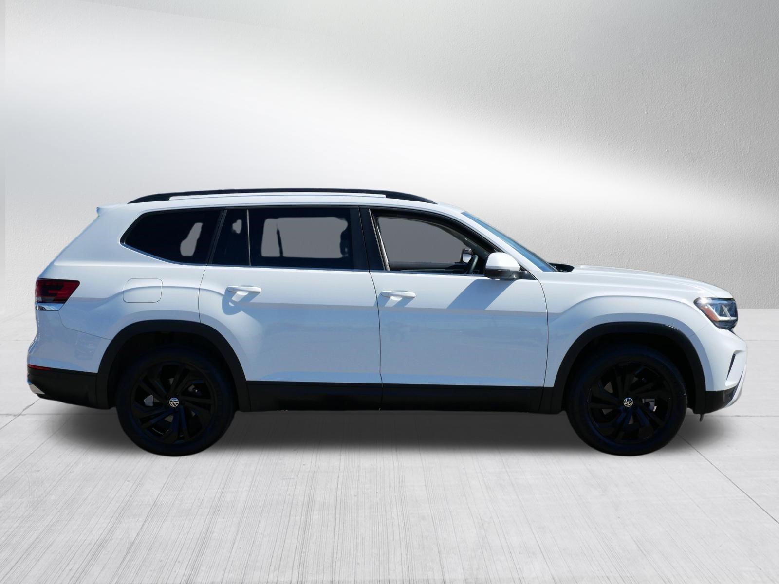 Certified 2023 Volkswagen Atlas SE w/ Black Wheel Package AWD/4WD image 8